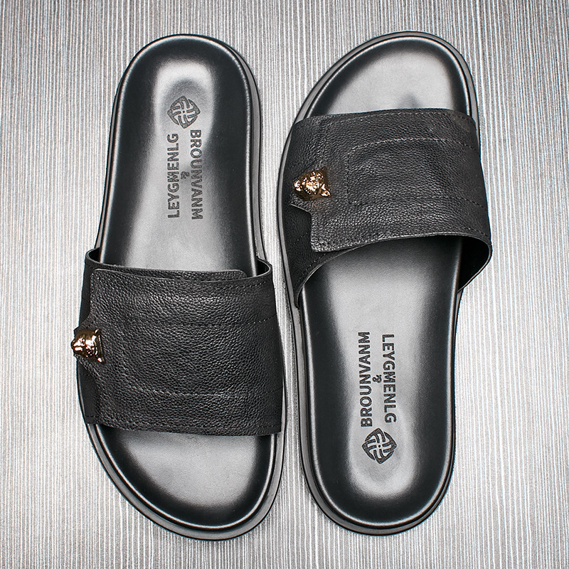 Street Fashion Men 2025 - 2025 Nieuwe Lederen Slippers Metalen Versierd